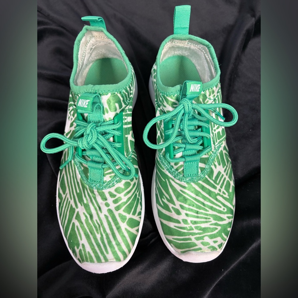 Nike Leafy Green Athletic Shoes